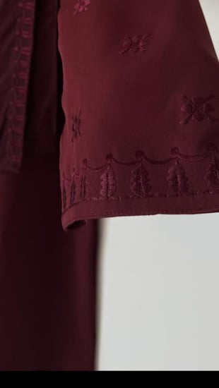 عباية 71 باللون العنابي