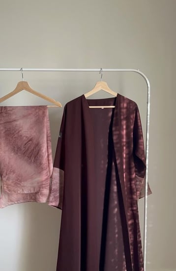 عباية 36 عنابي وشيفون