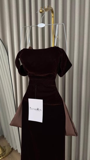 فستان سهرة مخمل موكا