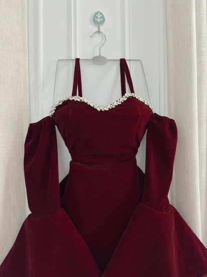 فستان سهرة جوخ مطرز فصوص على الصدر