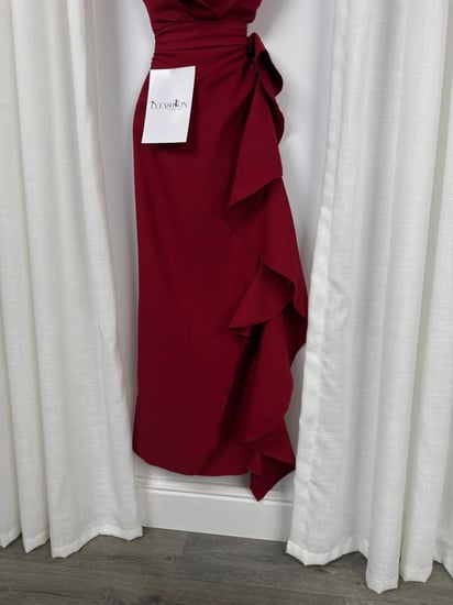 فستان ناعم بكشكشات على الخصر