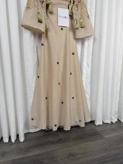 جلابية بيج مطرزة