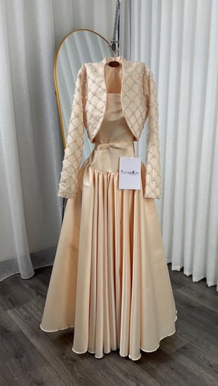 فستان سهرة أكمام طويلة