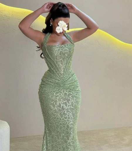 فستان سهرة دانتيل بتطريز خرز على تل