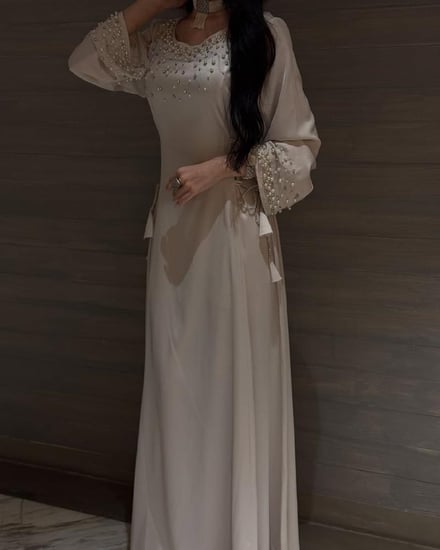 جلابية مزينة بالولو والفصوص مع حبل زم