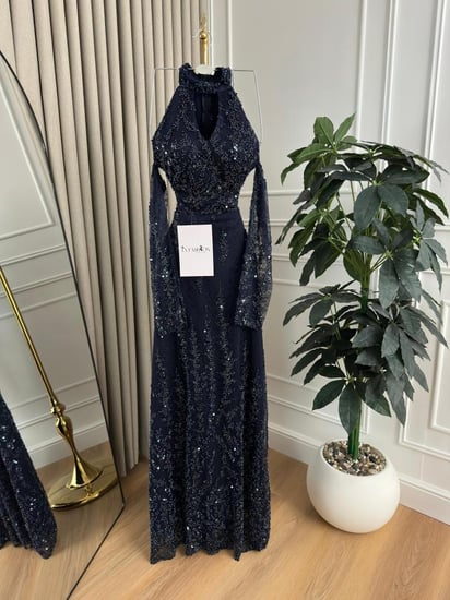 فستان سهرة كحلي مطرز بالكامل فخم