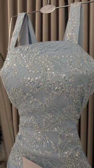 فستان سهرة سماوي بتطريز يدوي فاخر