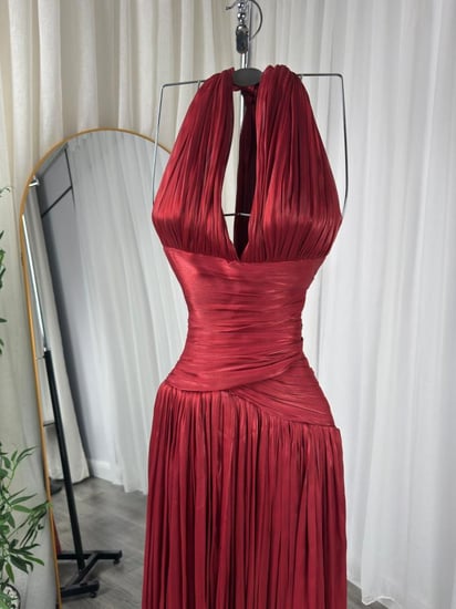 فستان ناعم عودي كسرات فخمة