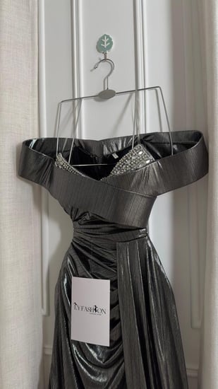 فستان سهرة لمعه