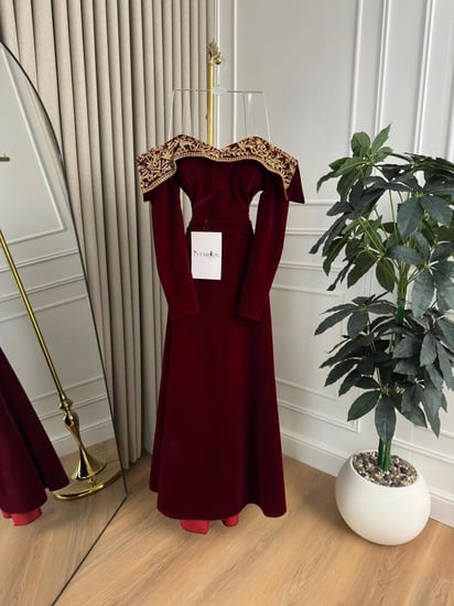 فستان سهرة جوخ أكمام طويلة