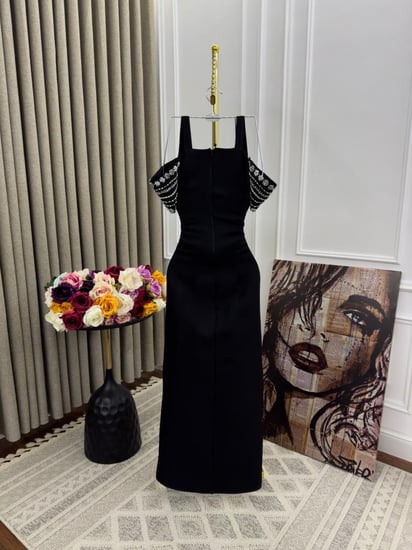 فستان سهرة أسود أوف شولدر مرصع كرستال