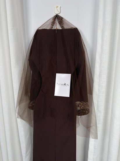 جلابية بني بتطريز يدوي