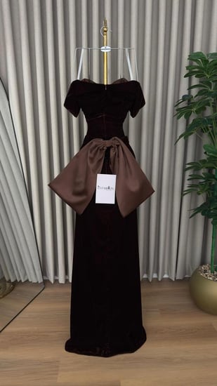 فستان سهرة مخمل موكا