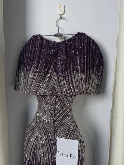 فستان سهرة من قطعتين بتطريز دقيق