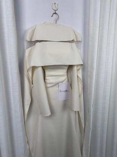 فستان ناعم بأكمام طويلة