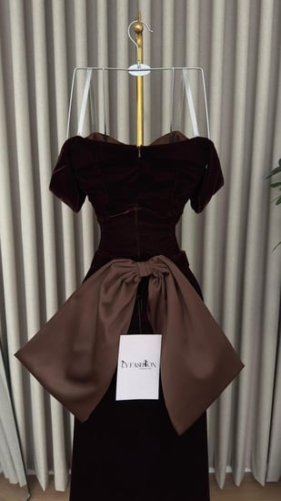 فستان سهرة مخمل موكا