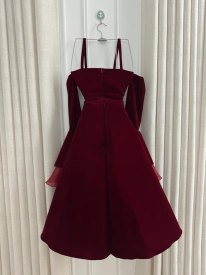 فستان سهرة جوخ مطرز فصوص على الصدر