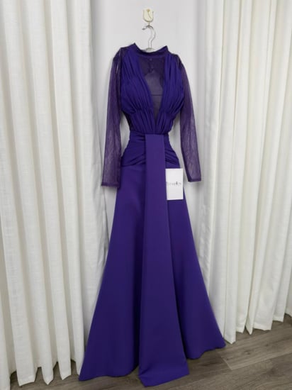 فستان سهرة بأكمام دانتيل