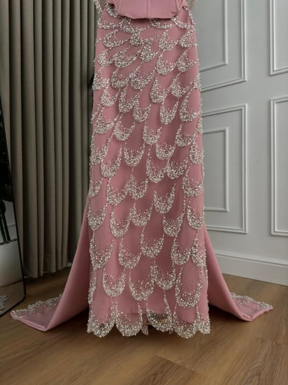 فستان سهرة بقصه كورسيه كلفه خرز