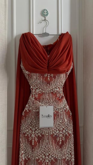 فستان سهرة مطرز بالكامل كرستال