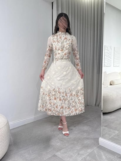 طقم ناعم منفصل تنورة وبلوزه دانتيل