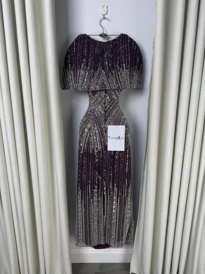 فستان سهرة من قطعتين بتطريز دقيق