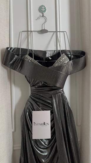 فستان سهرة لمعه