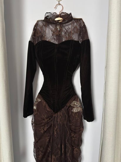 فستان سهرة مخمل دانتيل تطريز يدوي