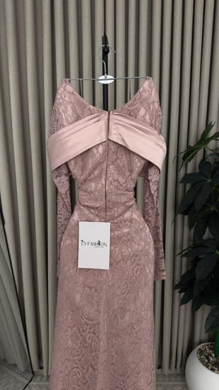 فستان سهرة لحمي دانتيل فاخر