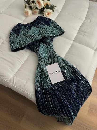 فستان سهرة من قطعتين بتطريز دقيق