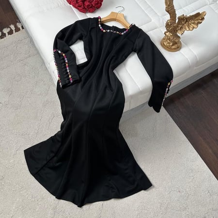 فستان سهرة انيق فصوص على الاكمام