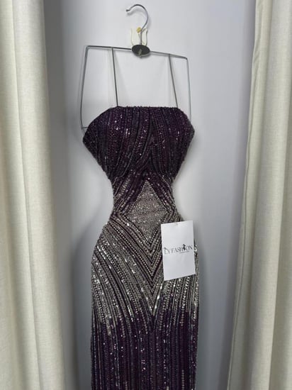 فستان سهرة من قطعتين بتطريز دقيق