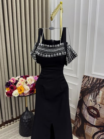 فستان سهرة أسود أوف شولدر مرصع كرستال