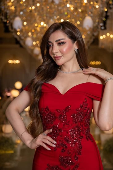 فستان سهرة احمر بتطريز فخم