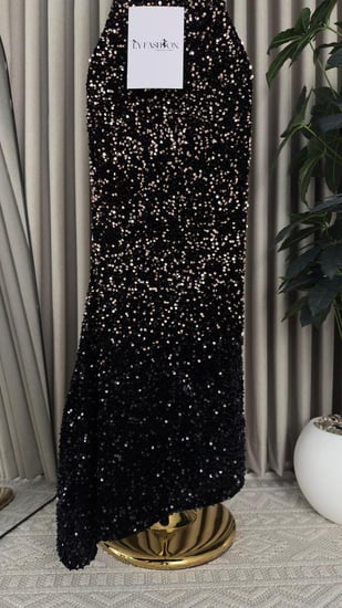 فستان سهرة ترتر بعده اللوان