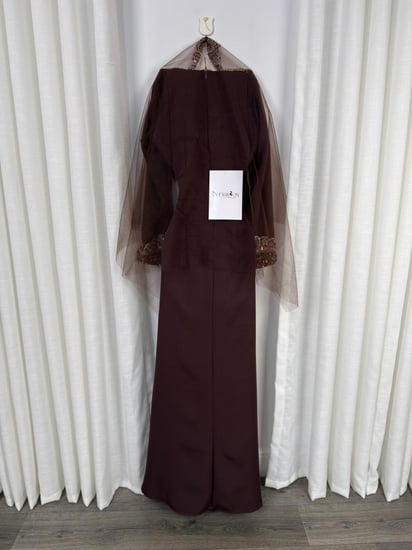 جلابية بني بتطريز يدوي