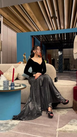 فستان سهرة مخمل أسود كسرات