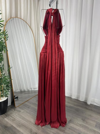 فستان ناعم عودي كسرات فخمة