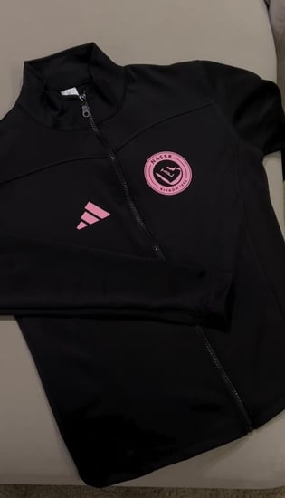 جاكيت النصر الاسود الانيق والاكثر مبيعآ