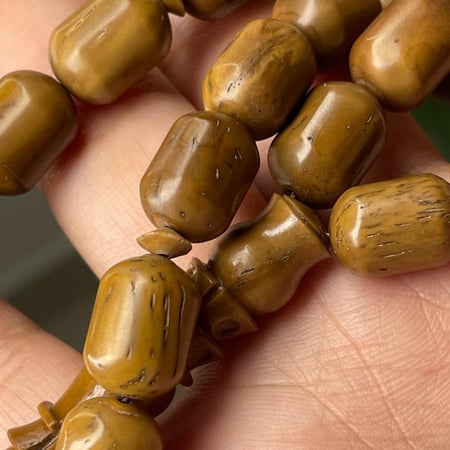 سبحة من ثمار خشب الكوك الطبيعي
