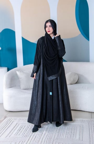 عبايات سوداء انيقه