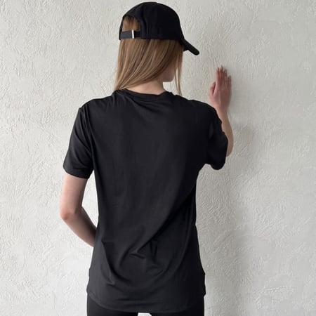 تيشيرت نايك مخطط اوفر سايز باللون الأسود