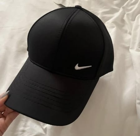 بكج هدية باللون البنفسجي الغامق