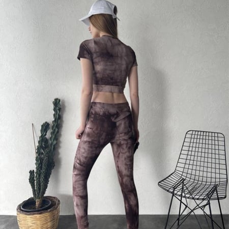 طقم رياضي نايك باللون البني