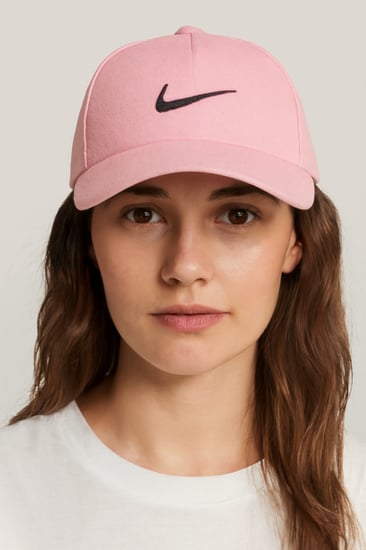 كاب نايك باللون الوردي