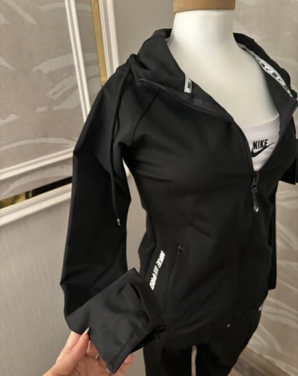 جاكيت نايك باللون الأسود