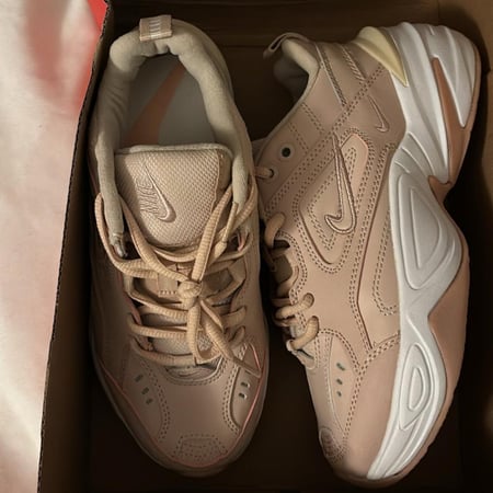 حذاء رياضي نايك لون بيبي بينك