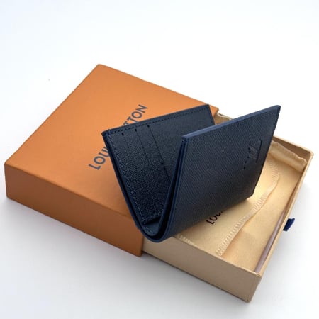 محفظة وميدالية لويس فيتون كحلي 3