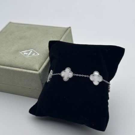 سوارة فانكليف ٥ وردات لؤلؤي