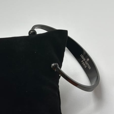 سوارة لويس فيتون ستيل اسود